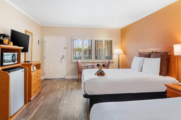 Anaheim Islander Inn and Suites image 1